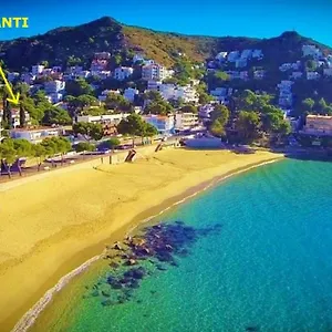 El Berganti En Canyelles Petites Roses